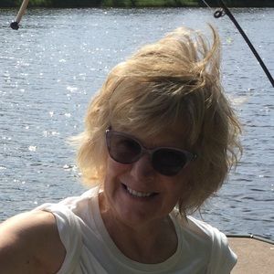 Meet your Posher, Debbie